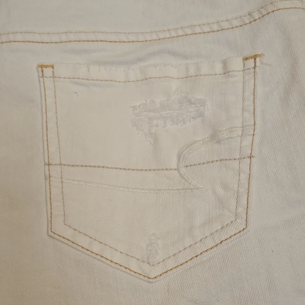 Women’s American Eagle White Denim Cutoff Shorts Sz 10 NWOT - Picture 6 of 7